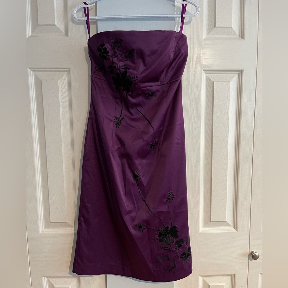 Purple strapless or straps dress
